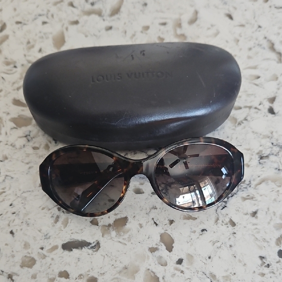 Louis Vuitton Tortoise Shell Sunglasses - Picture 1 of 9